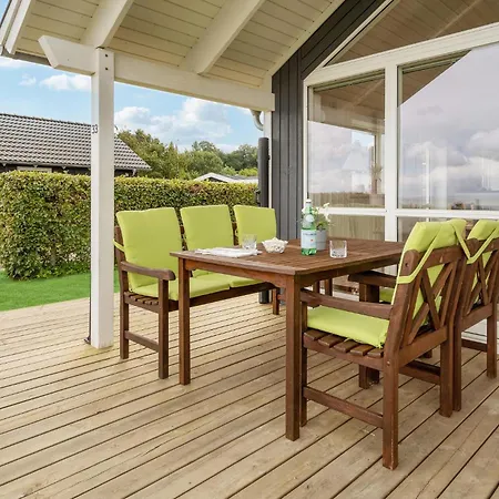 2 Bedroom Front In *