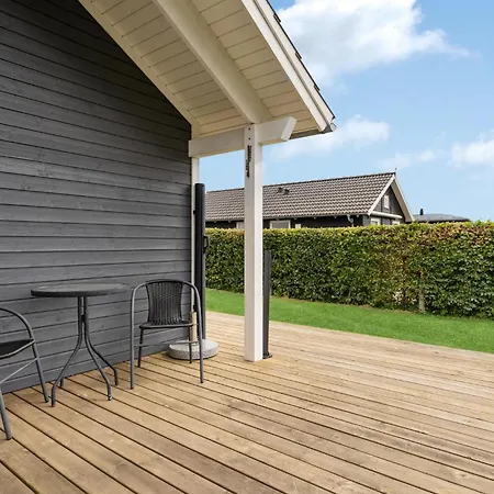 2 Bedroom Front In * Sjolund