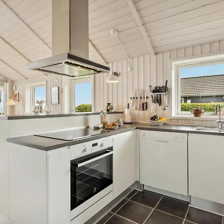 Stunning In With Kitchen Holiday home *