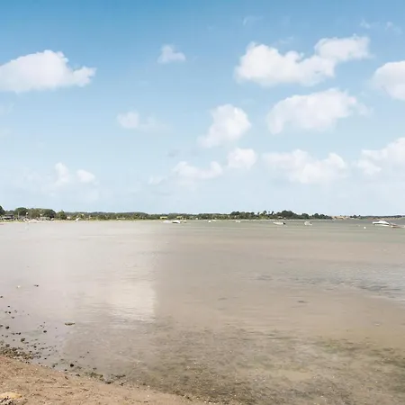 2 Bedroom Front In بيت للعطل *