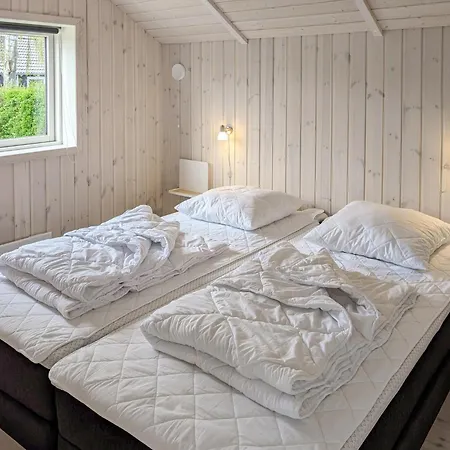 2 Bedroom Front In Sjolund