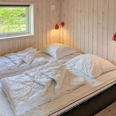 2 Bedroom Front In * Sjolund